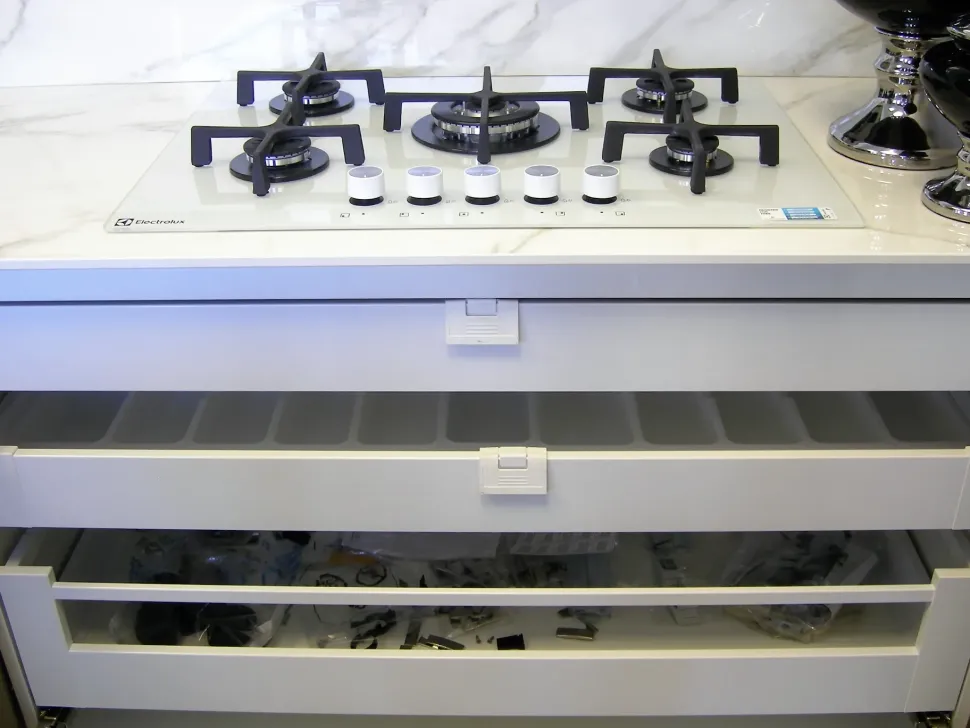 Cucina Vetro design bianca Arredo3 lineare scontata 38%