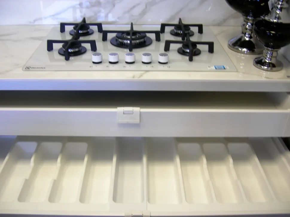 Cucina Vetro design bianca Arredo3 lineare scontata 38%