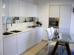 Cucina Vetro design bianca Arredo3 lineare scontata 38%