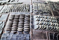 Cuscini divano Cuscino pelle quadrato con frappe e patchwork in Cotone di Pacha mama a prezzi davvero convenienti