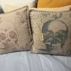 Cuscini divano modello Shabby sugar skull della firma Collezione esclusiva a prezzi outlet