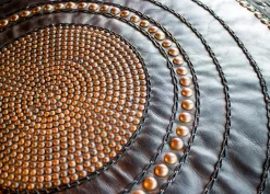 Cuscini divano Pacha mama Cuscino pelle tondo con borchie a prezzi SCONTATI