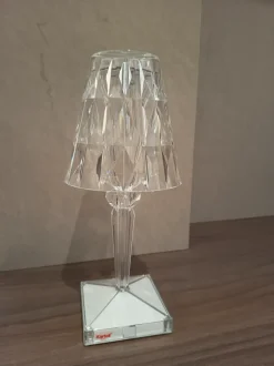 Da tavolo Battery Kartell a prezzo Outlet approfittane ora!