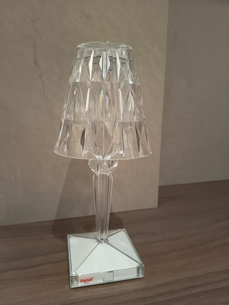 Da tavolo Battery Kartell a prezzo Outlet approfittane ora!