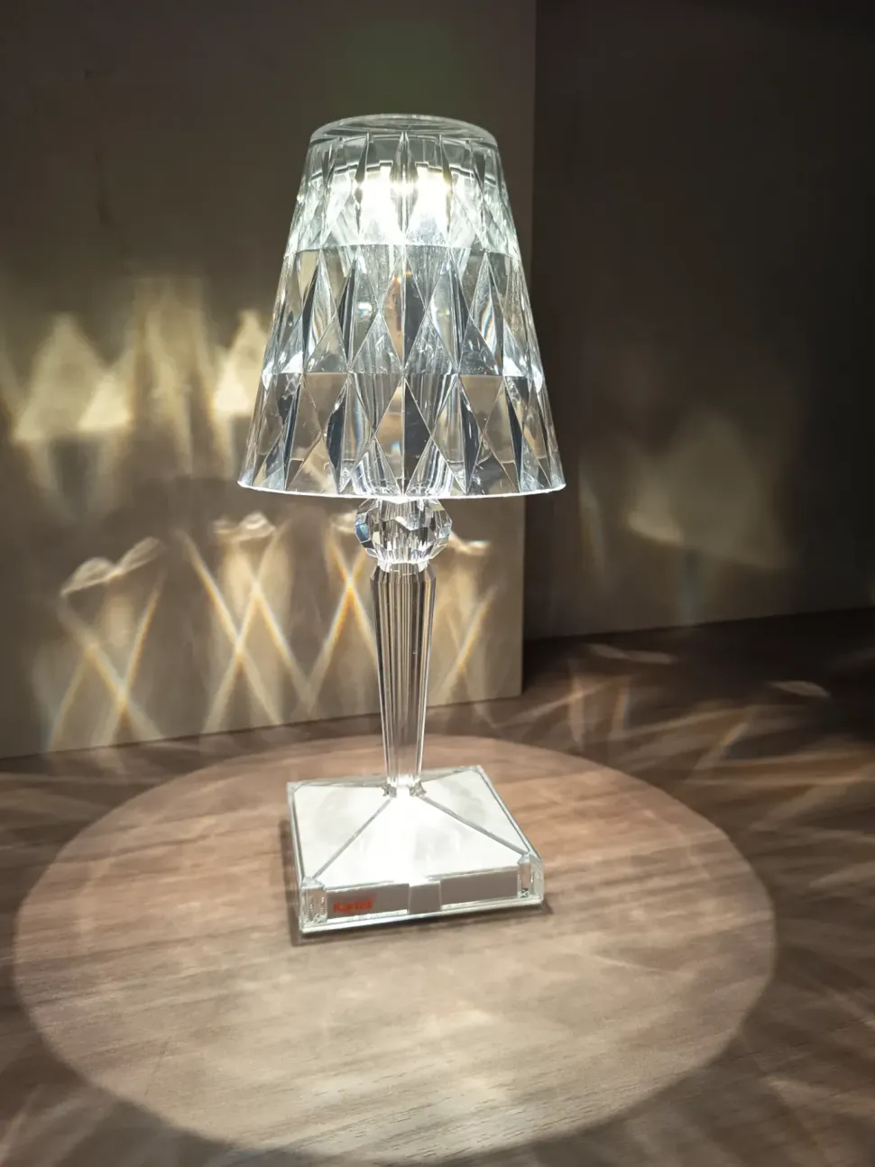 Da tavolo Battery Kartell a prezzo Outlet approfittane ora!