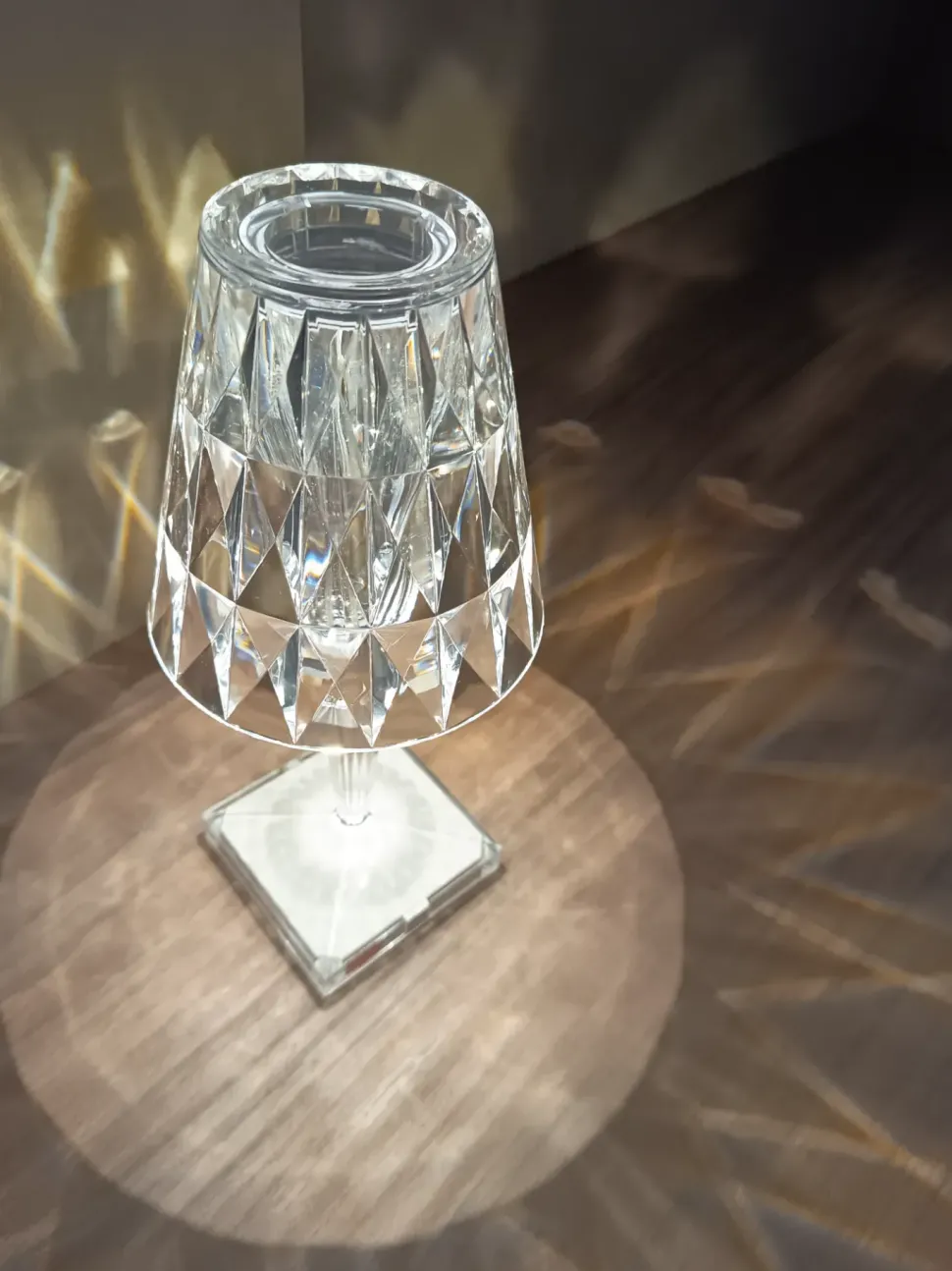 Da tavolo Battery Kartell a prezzo Outlet approfittane ora!