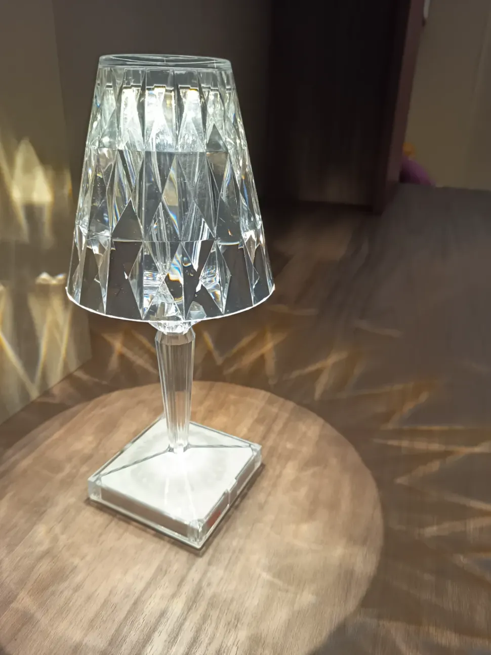 Da tavolo Battery Kartell a prezzo Outlet approfittane ora!