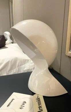 Da tavolo Dalù Artemide in Offerta Outlet