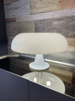 Da tavolo Lampada nesso Artemide a prezzo scontato