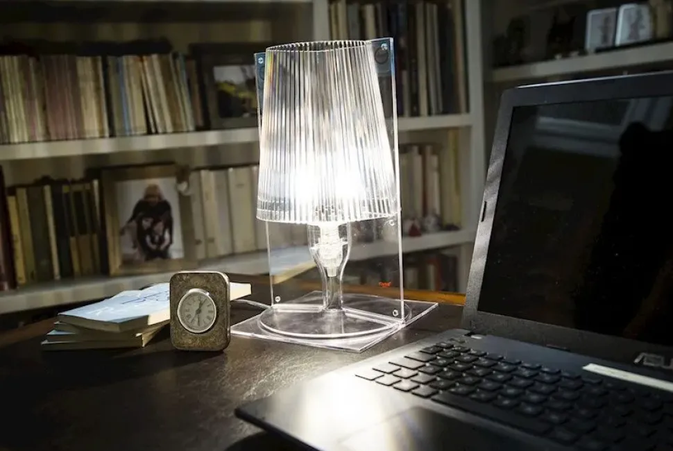 Da tavolo stile Classica Take Kartell con forte sconto