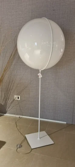 Da terra Angelina Penta illuminazione a prezzo Outlet