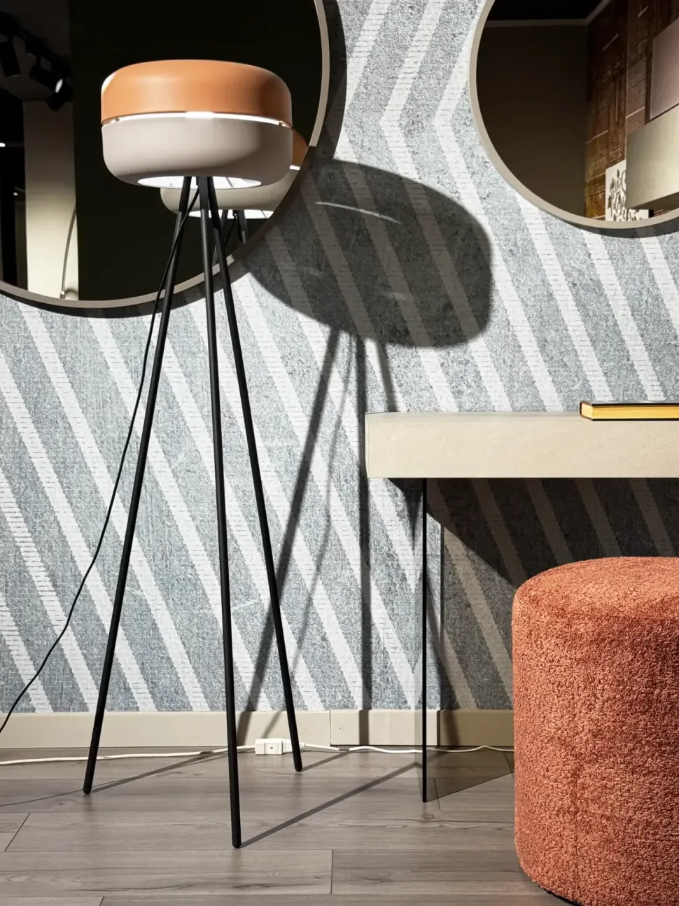 Da terra in metallo Idra Stones a prezzo scontato