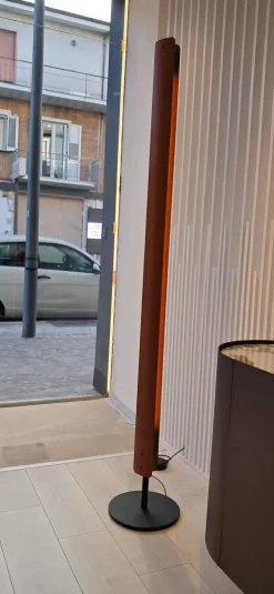 Da terra stile Moderna Seki han floor Flos in saldo