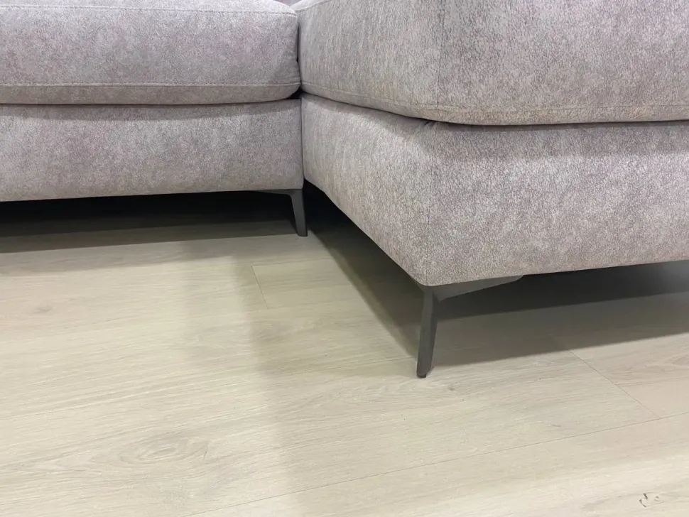 Divani letto con penisola Sasha di Collezione esclusiva a prezzo ribassato