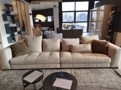 Divano a 3 posti modello Blazer di Minotti a prezzo riservato