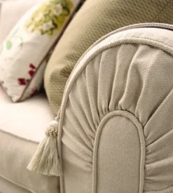 Divano angolare Divano angolare piuma modello fiore Md work ad un prezzo conveniente