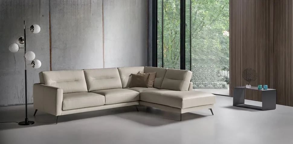 Divano Angolare Divano mod.gost con penisola-angolare rivestito in pelle fiore in promo-sconto del 50% Excò in Offerta Outlet a 3590 Euro