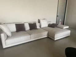 Divano angolare modello Bristol di Poliform a prezzi outlet