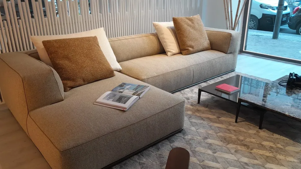 Divano Angolare modello Perry di Flexform con forte sconto