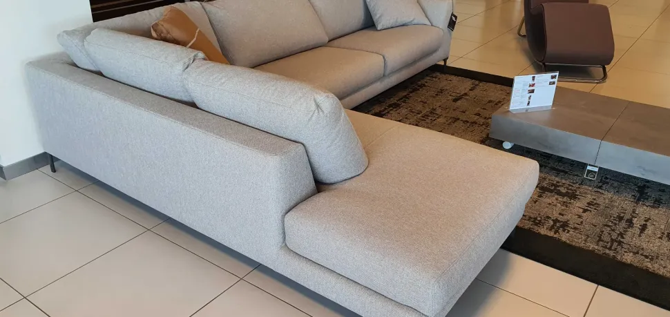 Divano angolare tessuto in misto piuma Ditre italia a prezzo scontato