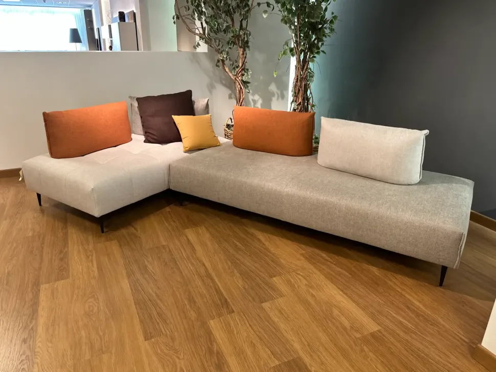 Divano Angolare tessuto modello Divano bacio di Le comfort