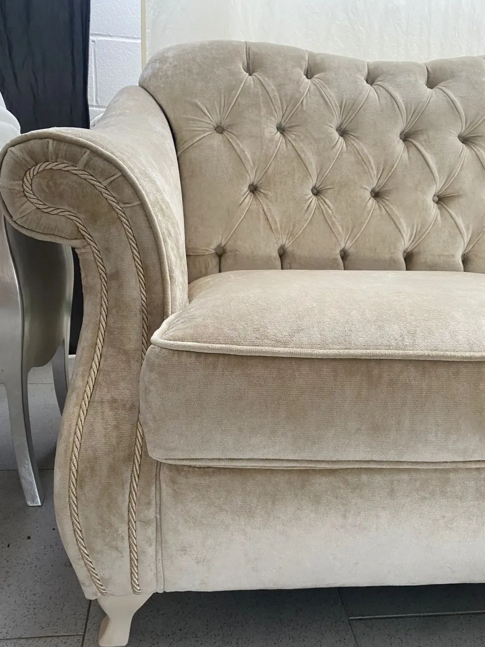 Divano Chanel pronta consegna Md work a prezzo ribassato