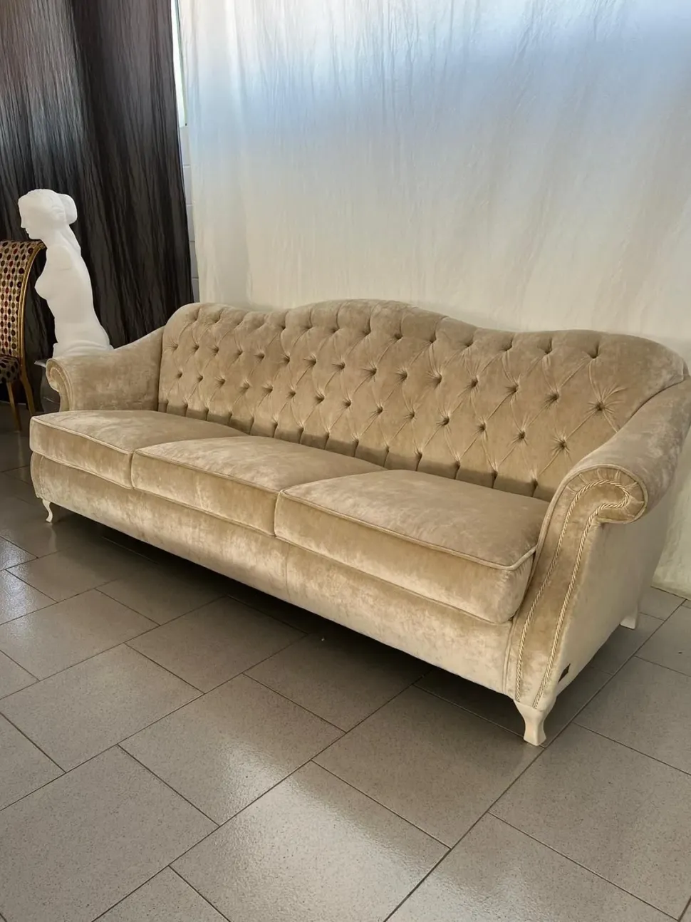 Divano Chanel pronta consegna Md work a prezzo ribassato