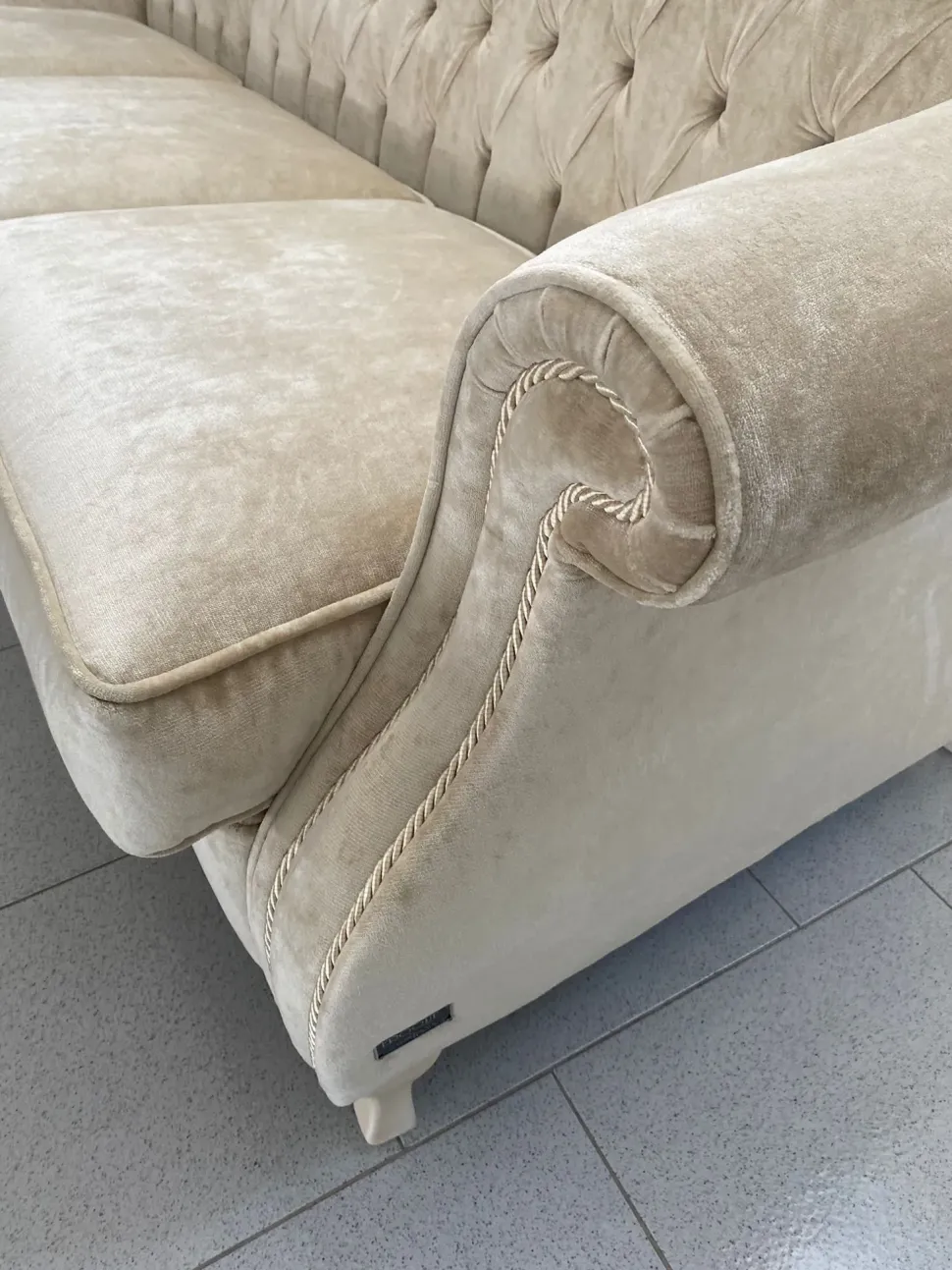 Divano Chanel pronta consegna Md work a prezzo ribassato