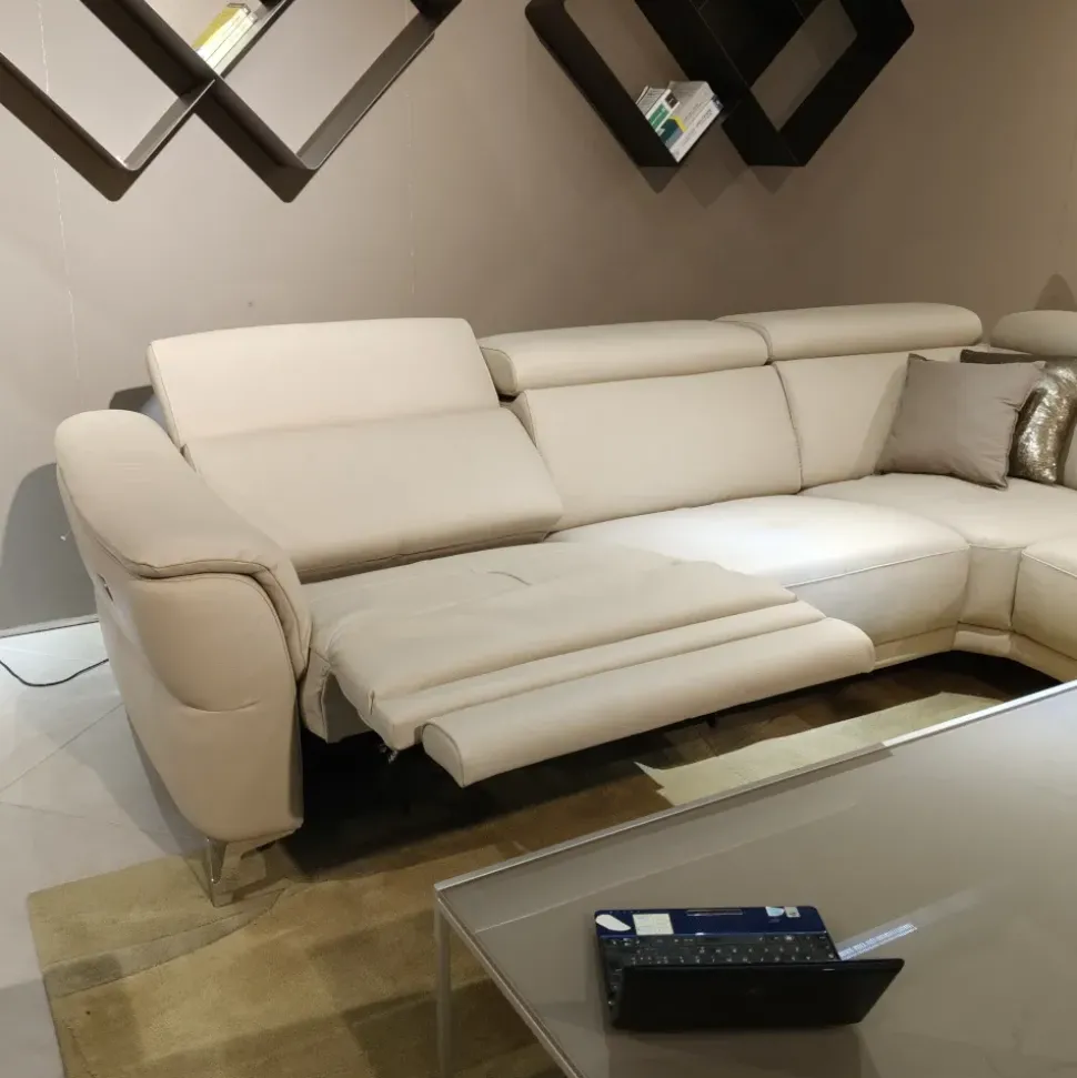 Divano Charleston di Nicoletti home in stile moderno a prezzo Outlet