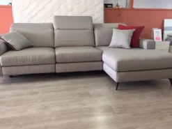 Divano Christopher in Tessuto sfoderabile di Le comfort scontato 54%