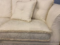 Divano Classico in Tessuto non sfoderabile  di Collezione esclusiva scontato 50%