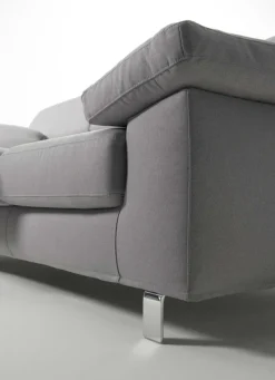 Divano con penisola  a tre posti modello Argo  di Salvetti scontato del 40%