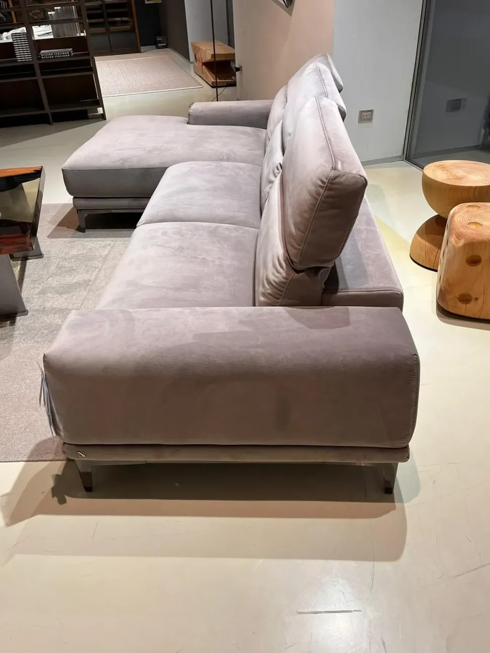 Divano Con penisola Borghese Natuzzi in Offerta Outlet a 3400 Euro