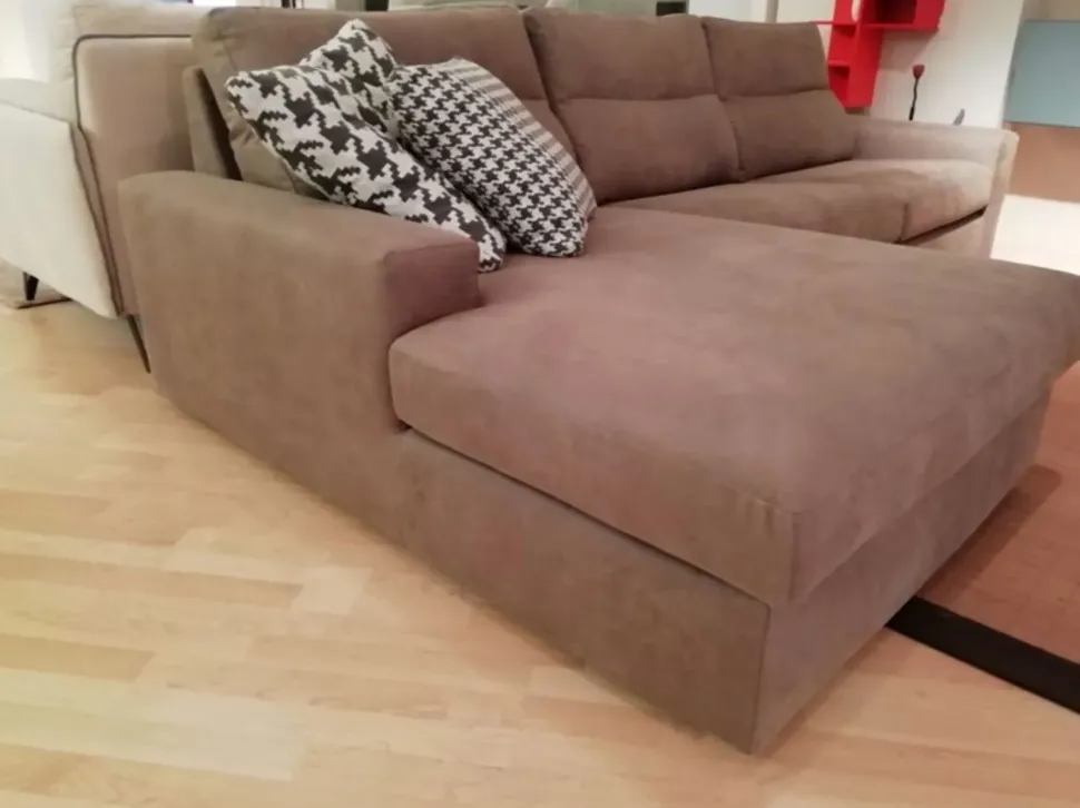 Divano con penisola Kommodo Rigosalotti a prezzi outlet