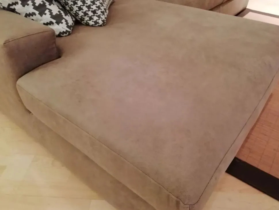 Divano con penisola Kommodo Rigosalotti a prezzi outlet