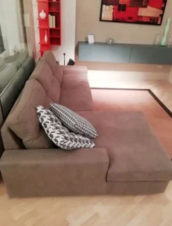 Divano con penisola Kommodo Rigosalotti a prezzi outlet