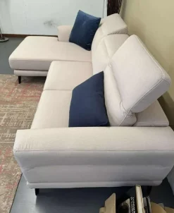 Divano Con penisola Lambert di Le comfort a prezzo ribassato