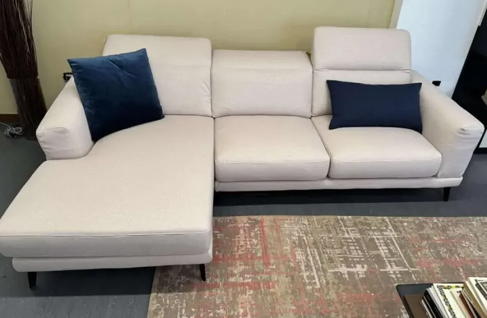 Divano Con penisola Lambert di Le comfort a prezzo ribassato