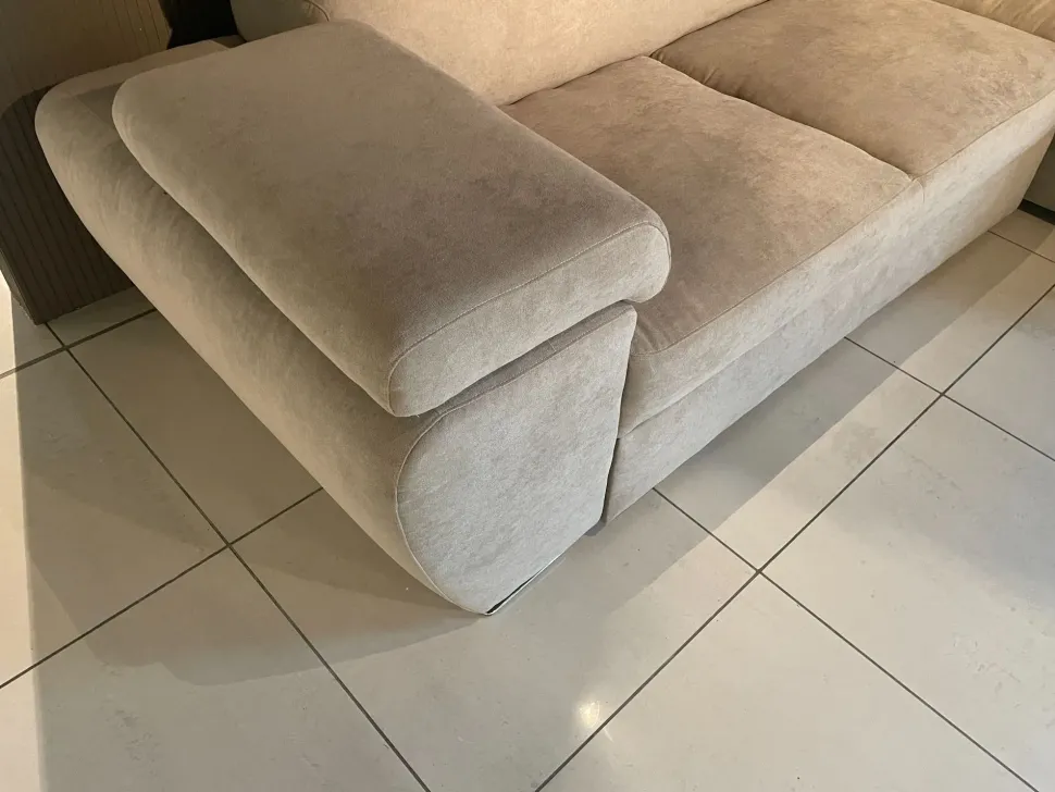 Divano con penisola modello Twister di Artigianale con forte sconto