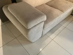 Divano con penisola modello Twister di Artigianale con forte sconto