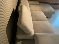 Divano con penisola modello Twister di Artigianale con forte sconto