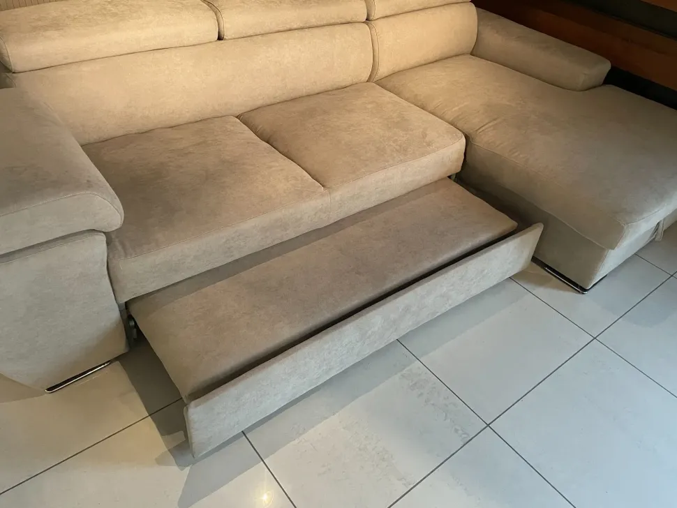 Divano con penisola modello Twister di Artigianale con forte sconto