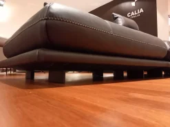 Divano con penisola Modello pralin pelle Calia ad un prezzo imperdibile