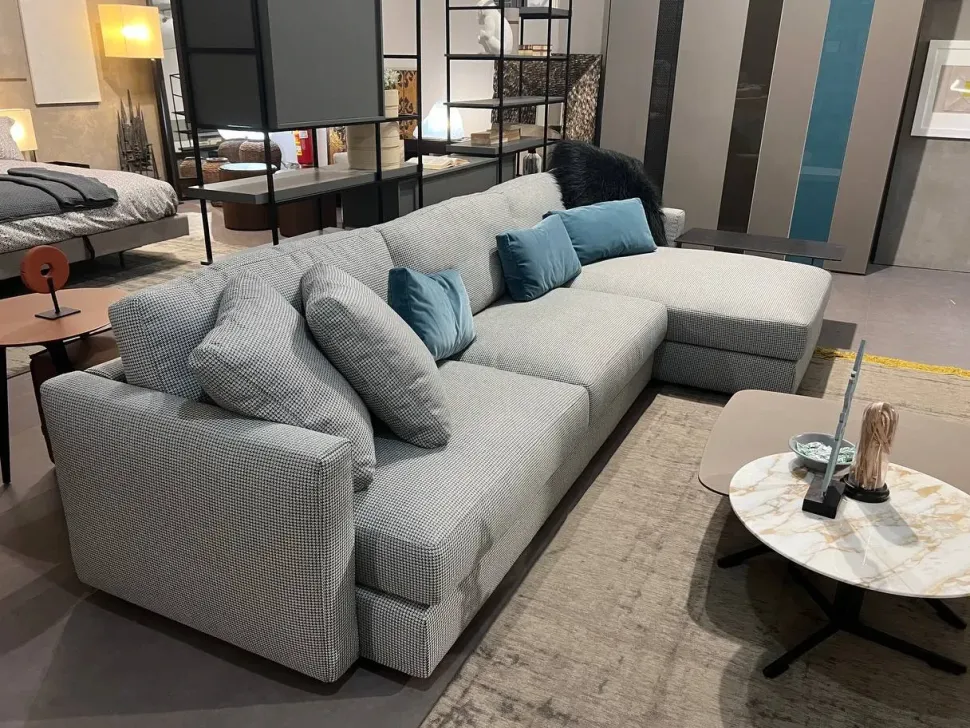 Divano Con penisola modello Glee di Lema in offerta