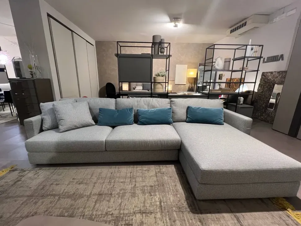 Divano Con penisola modello Glee di Lema in offerta