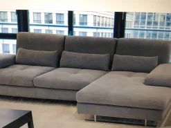 Divano con penisola modello Serena di Nicoletti home a prezzi outlet