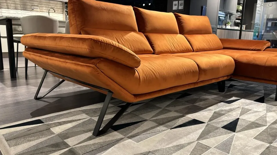 Divano con penisola modello Fly di Calia a prezzi convenienti