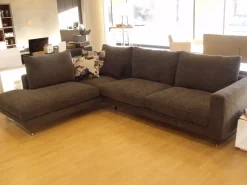 Divano con penisola modello New york di Valmori a prezzi convenienti