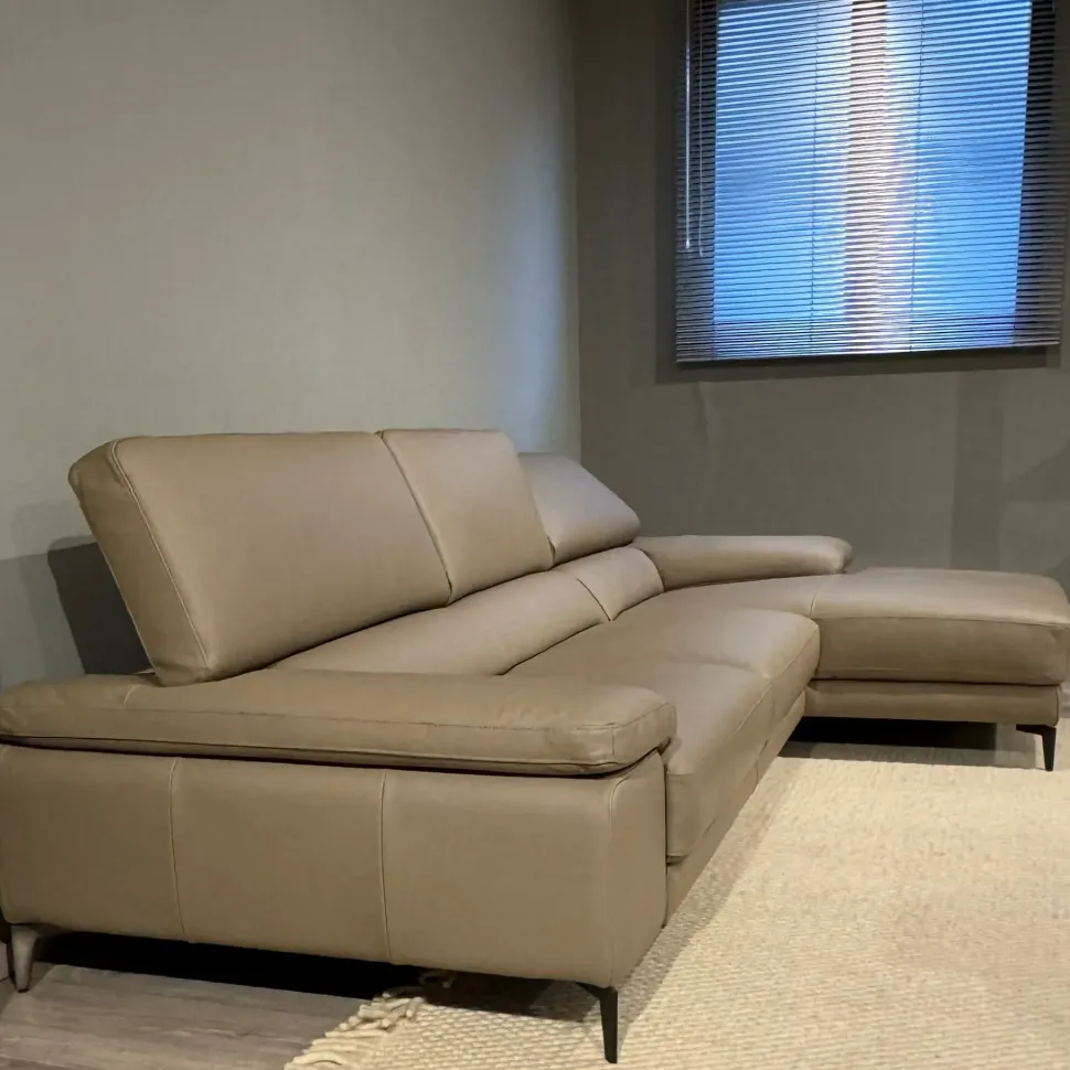 Divano Con penisola Paris Doimo salotti a 2740 Euro