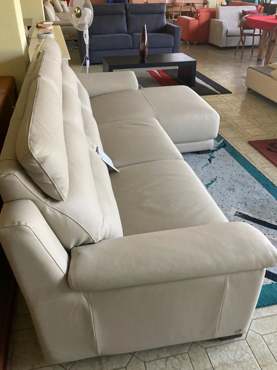 Divano con penisola Pasha Calia in Offerta Outlet